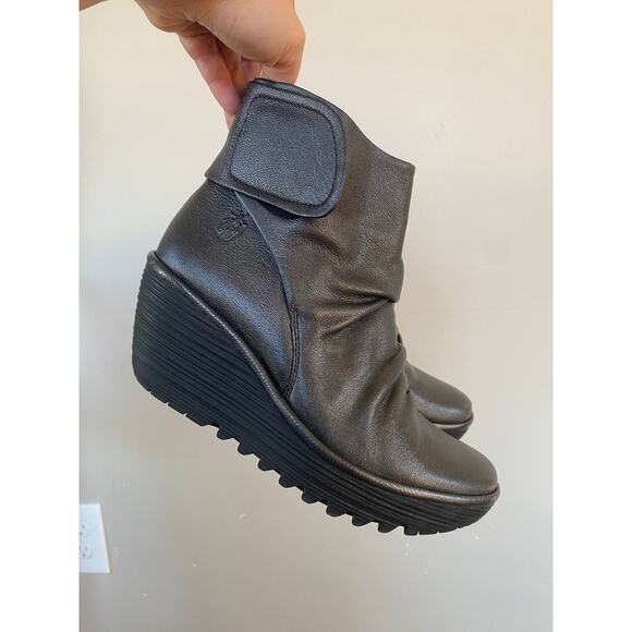 EUC Fly London Wedge Ankle Boots Silver Metallic Yegi Style Size 38/ US 7 - Picture 1 of 9